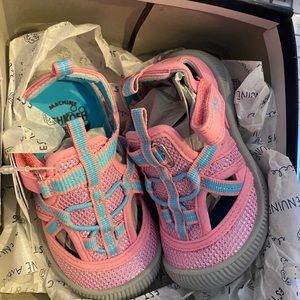 Brand new Osh Kosh pink sandals size 5